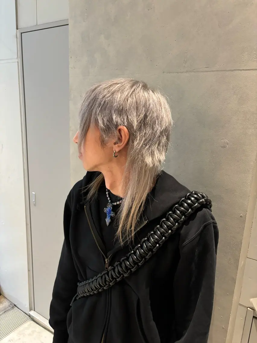 ショート カラー メンズ シルバー 落ちる黒 森崎雄斗のヘアスタイル