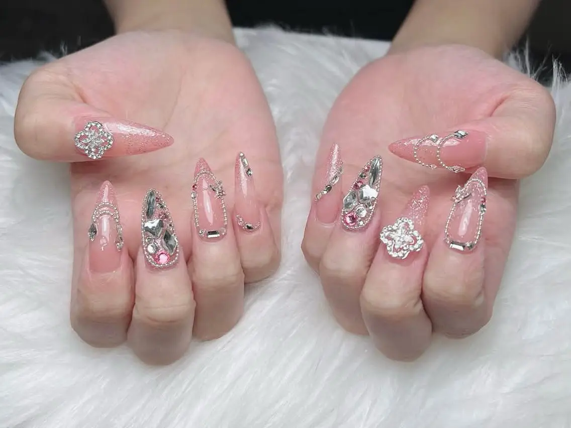 ネイル チークネイル 長さ出し フレンチネイル ジェルネイル ガーリー Sora Nail Studioのネイルデザイン