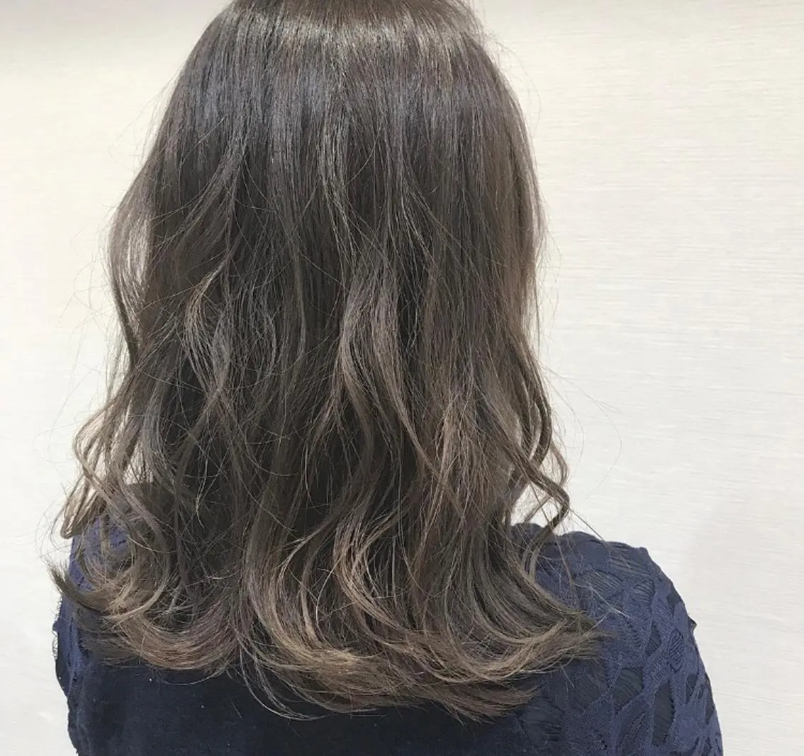 セミロング カラー グラデーションカラー グレージュ ハイライトカラー ハイライト 韓国ヘア/レイヤー/ 🤍ayumuのヘアスタイル