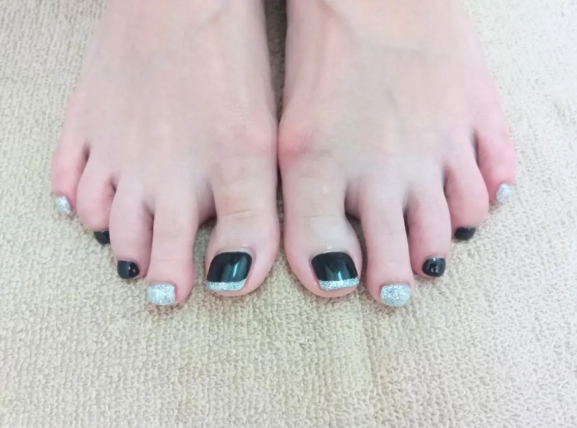 👣カスタマイズ フレンチ ※ベースカラー、フレンチラインカラーのオーダー、ラメ可 (オフありも可)の写真