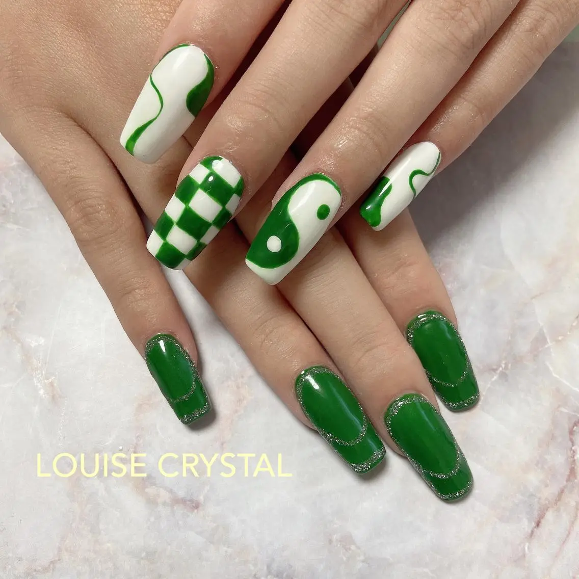 ネイル フラッシュネイル グリーン ハンドネイル LOUISE CRYSTALのネイルデザイン