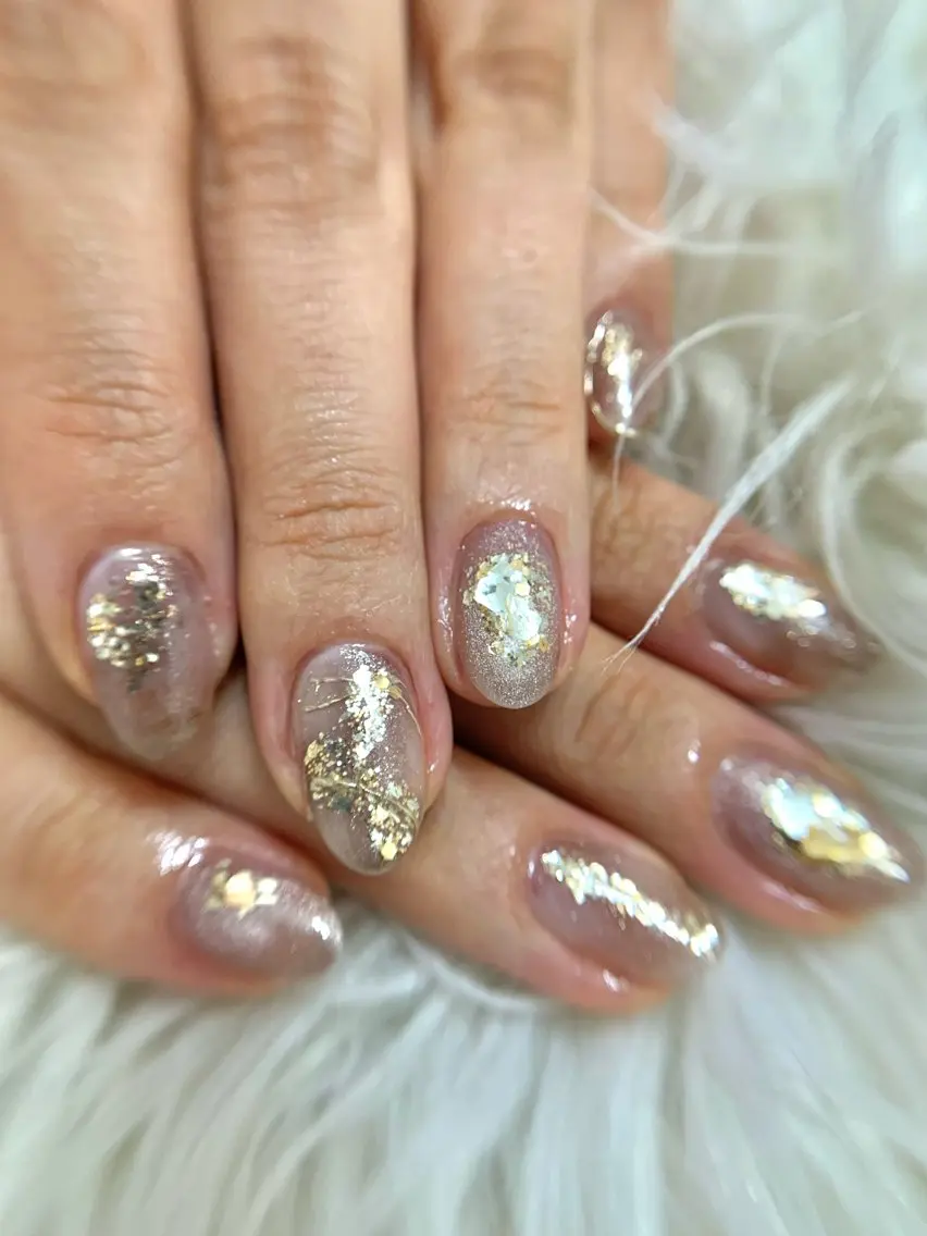 ネイル アートネイル ブラウン ラメ(グリッター) ニュアンスネイル ハンドネイル 表参道｜nuance nail🤍mariのネイルデザイン