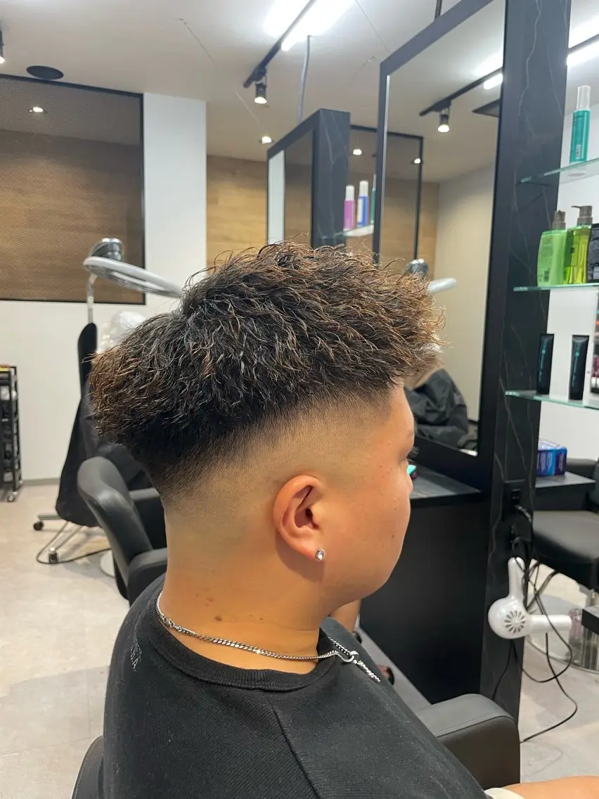 ショート メンズ フェードカット メンズパーマ スキンフェード 清藤 竜輝のヘアスタイル