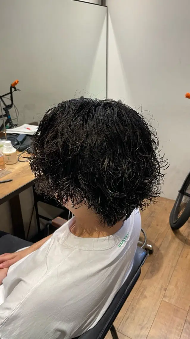 パーマ メンズ メンズパーマ スパイラルパーマ パーマ イエムラ ミクのヘアスタイル