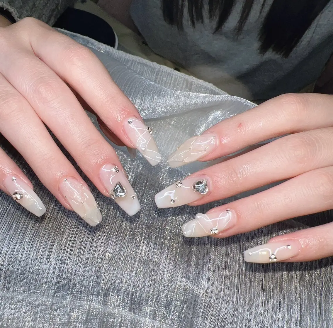 ネイル オーロラネイル チークネイル 長さ出し フットネイル フレンチネイル ハンドネイル Lee Nailsのネイルデザイン