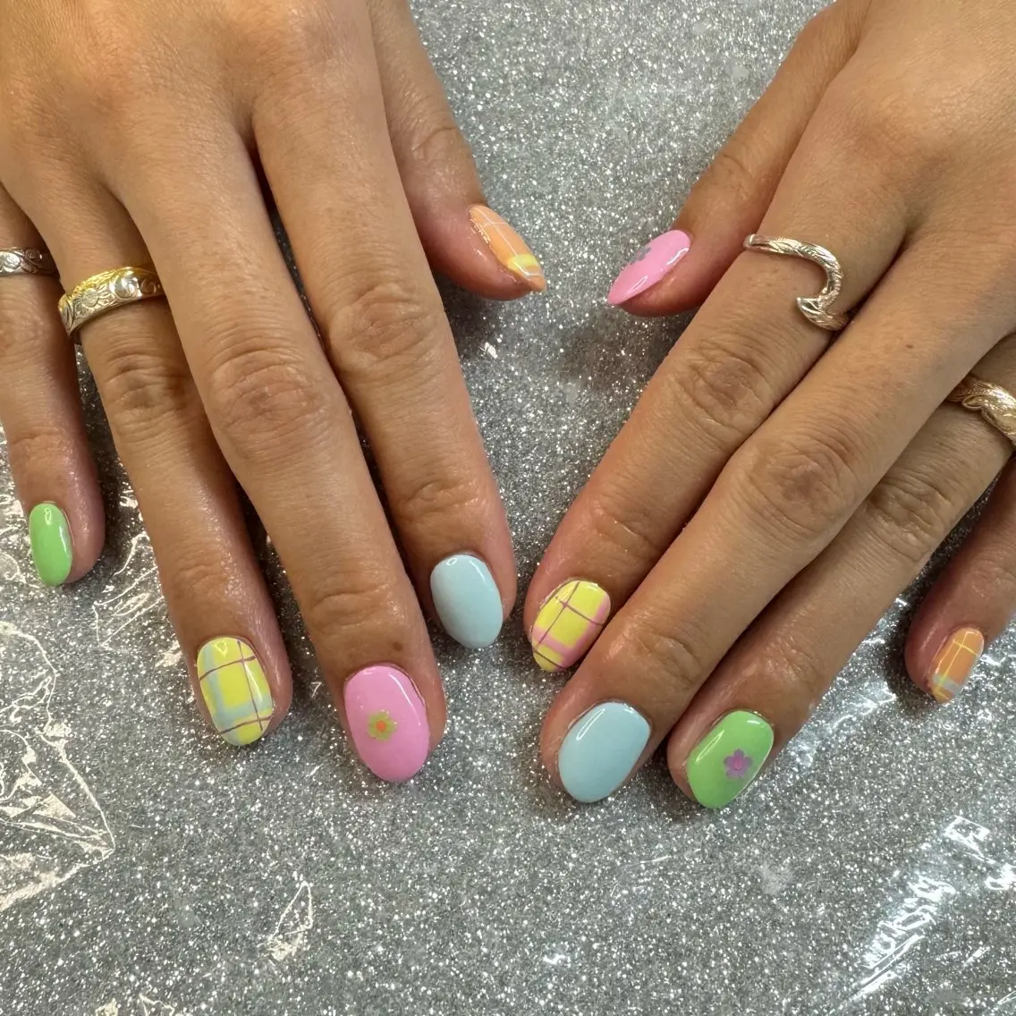 ネイル ハンドネイル VIERU 🌈🎀💖のネイルデザイン