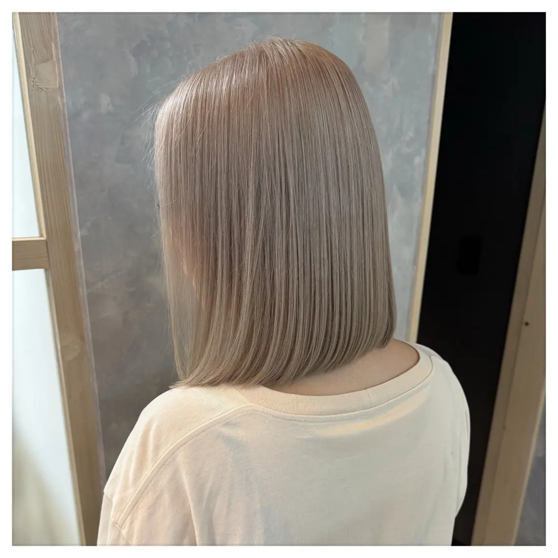 ショート カラー ハイトーンカラー ボブ カット ヘアカラー トリートメント ショート・ハイトーン ズーキーのヘアスタイル