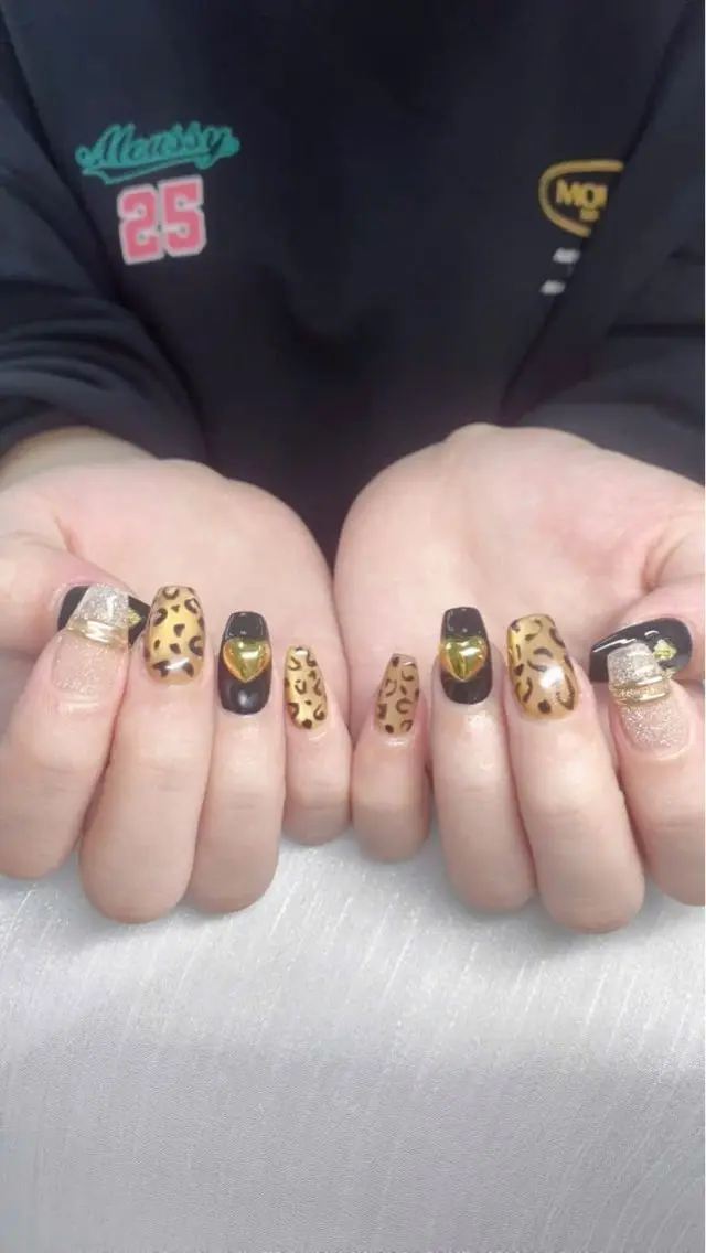 ネイル フレンチネイル グラデーション キラキラネイル 韓国ネイル マグネットネイル ハンドネイル ハンドケア Hara Nail 【持ち込みOK】のネイルデザイン