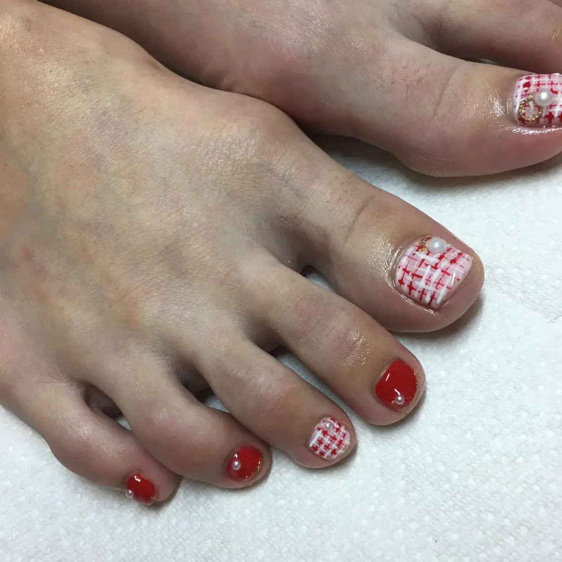 ネイル フットネイル 赤色 ツイードネイル Nail Salon espritのネイルデザイン