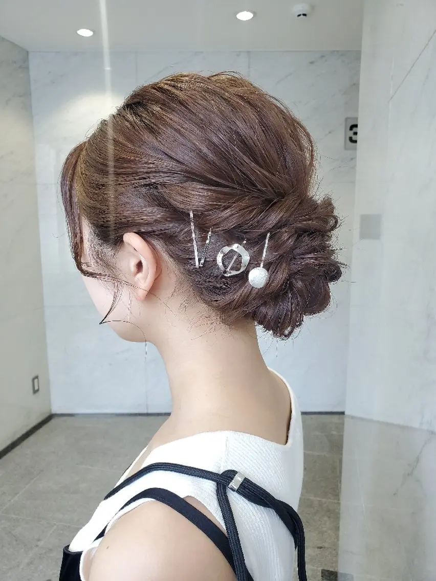 セミロング ヘアアレンジ ヘアセット 仁科 美乃里のヘアスタイル