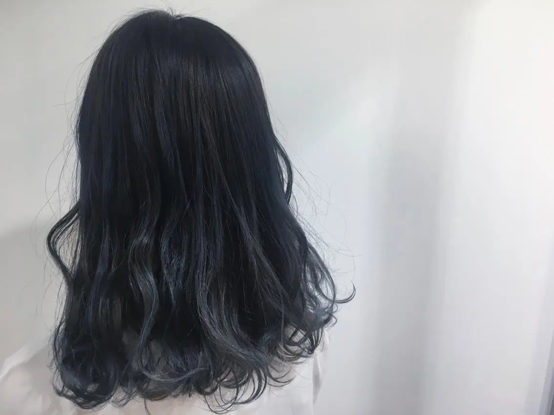 ロング カラー ブルーカラー グラデーションカラー ハイライトカラー ネイビーカラー ハイライト てんま さやかのヘアスタイル