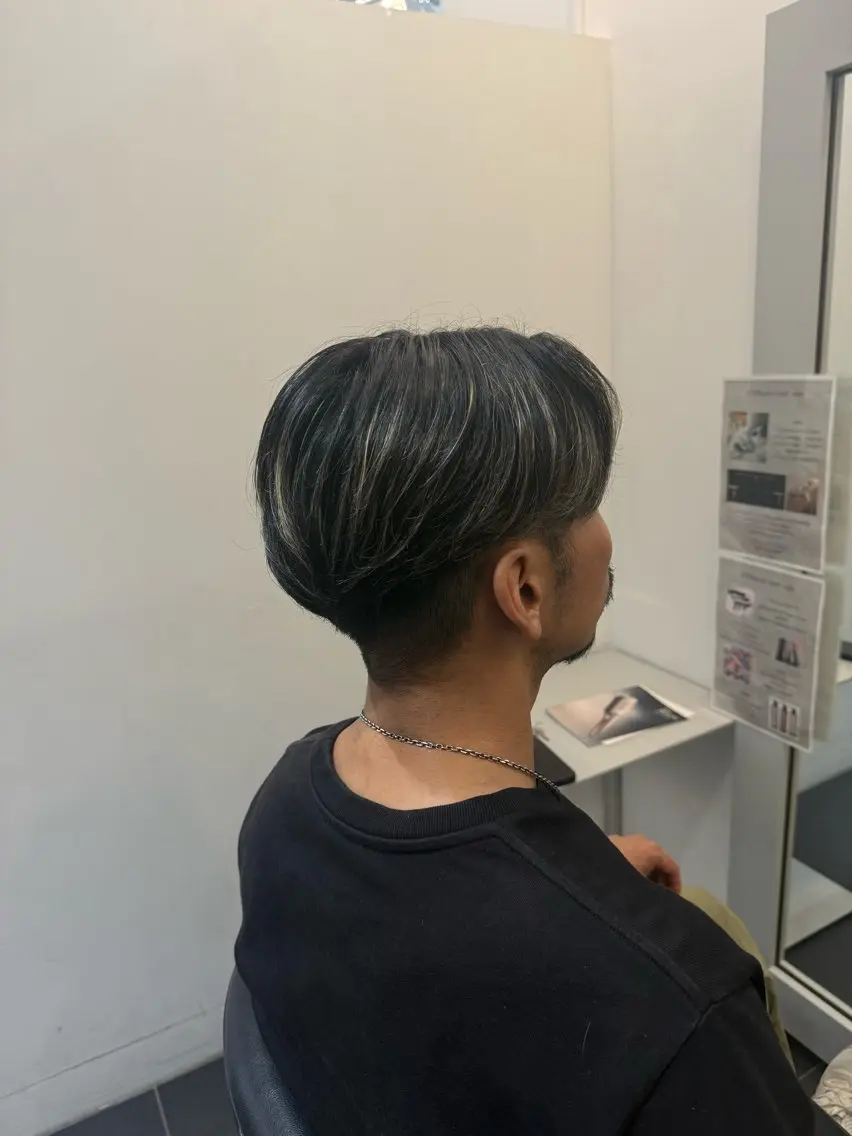 メンズ メンズハイライト カット ヘアカラー 藤田 歩夢のヘアスタイル