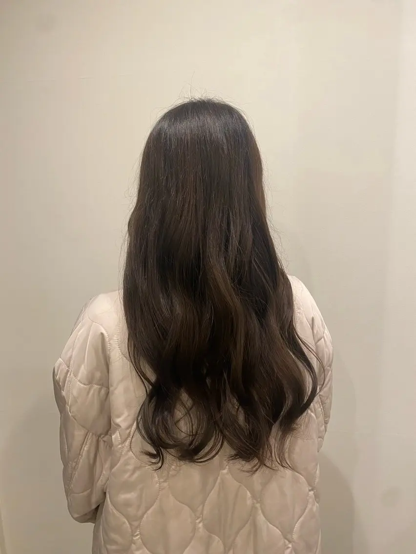 ロング カラー 佐々木 愛里のヘアスタイル
