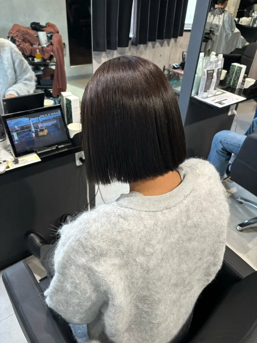 ショート カラー ヘアアレンジ 切りっぱなしボブ グレージュ ボブ カット ヘアカラー トリートメント _WHITE / KENTOのヘアスタイル