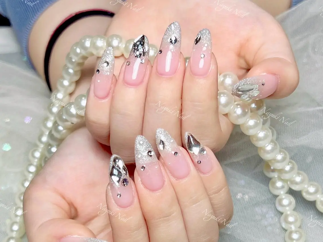 ネイル 🦋 Queenieのネイルデザイン