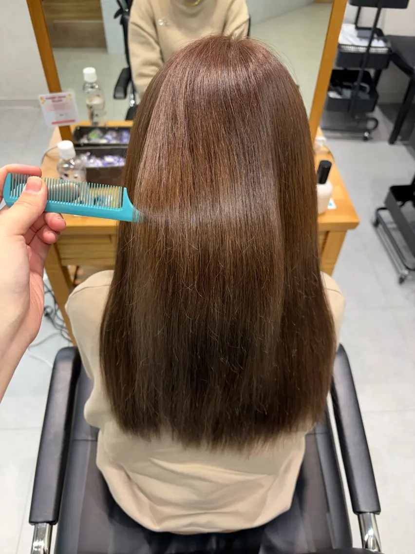 セミロング 髪質改善 縮毛矯正 トリートメント 酸熱トリートメント ヘアカラー カラーモデル募集 🤍momoha🤍のヘアスタイル