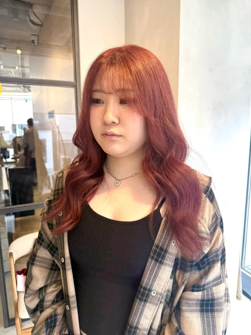 ロング カラー ブリーチ カシス ピンクカラー カット ヘアカラー ハイトーン/うる艶 🤍カラー Mioのヘアスタイル