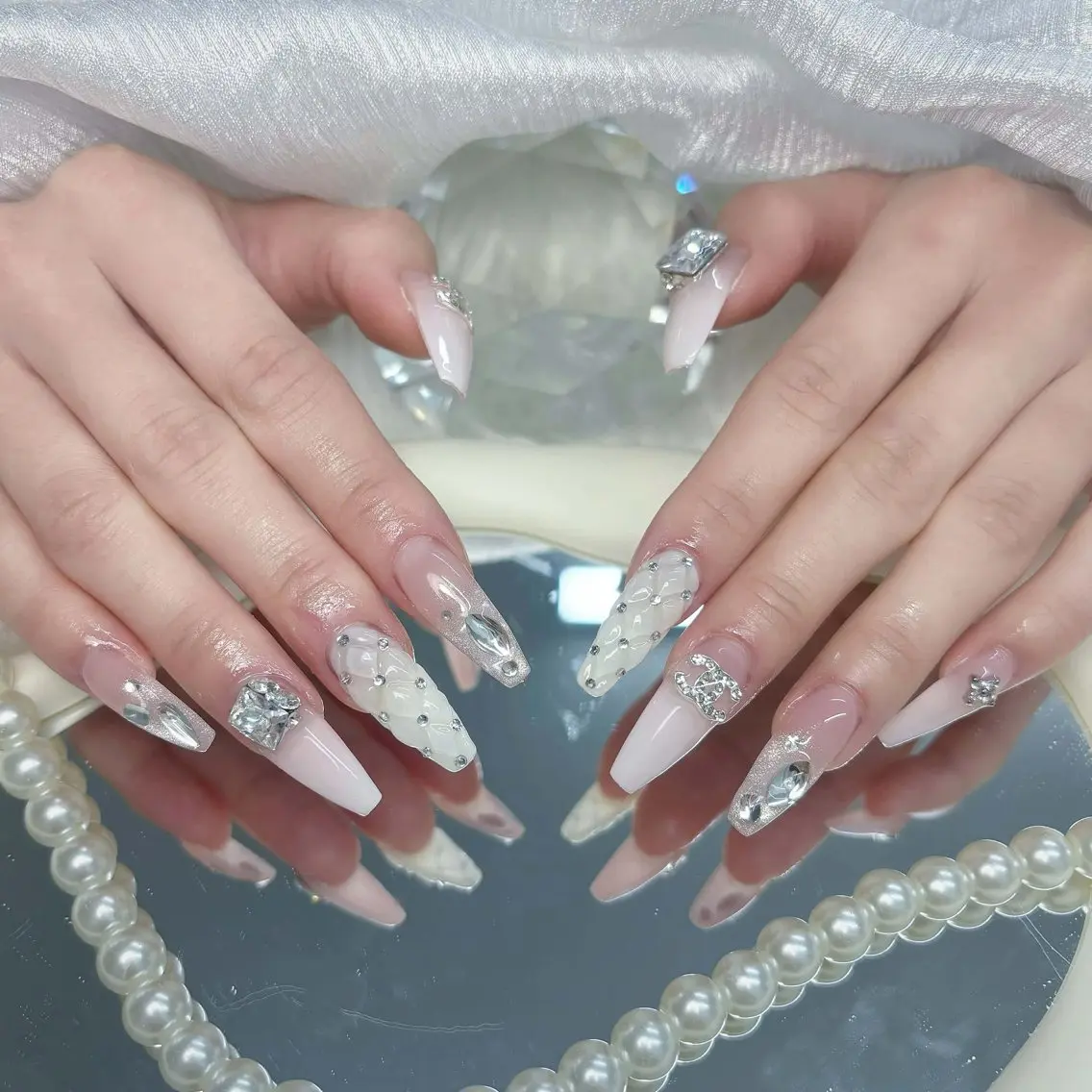 ネイル オーロラネイル ボルドー ブラウン ハート ラメ(グリッター) ハンドネイル ハンドケア Nova Nailのネイルデザイン