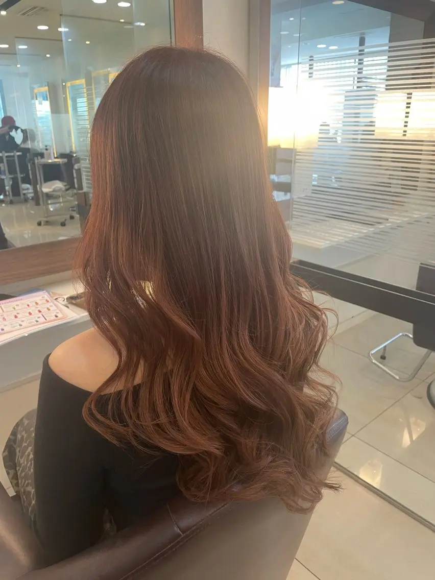 ロング カラー カット ヘアカラー トリートメント ヘアセット 透明感/ハイトーン ／レッドカラー🍓のヘアスタイル