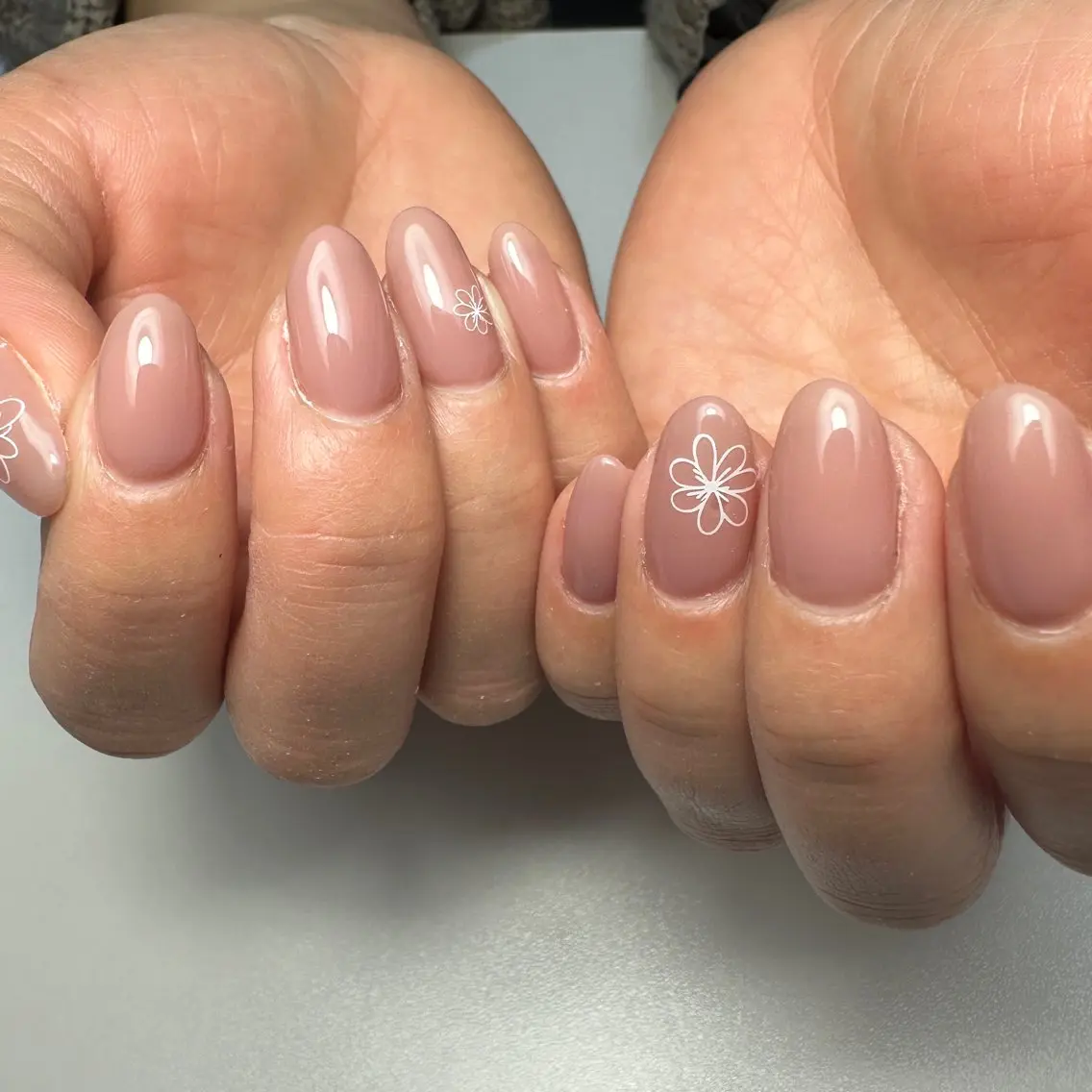 オフなし【6.7月限定】さりげなく可愛い大人っぽワンポイントネイルの写真