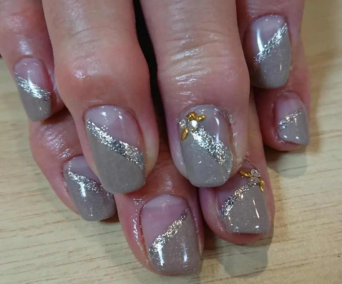ネイル ブラウン ラメ(グリッター) Lilith Nailのネイルデザイン