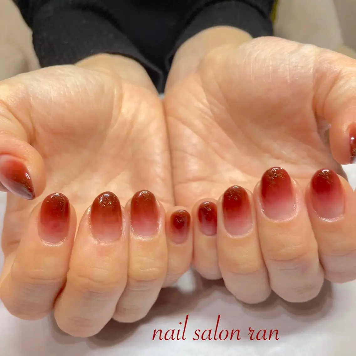 ネイル グラデーション キラキラネイル ラメ(グリッター) 赤色 ハンドネイル ハンドケア nailsalon ranのネイルデザイン