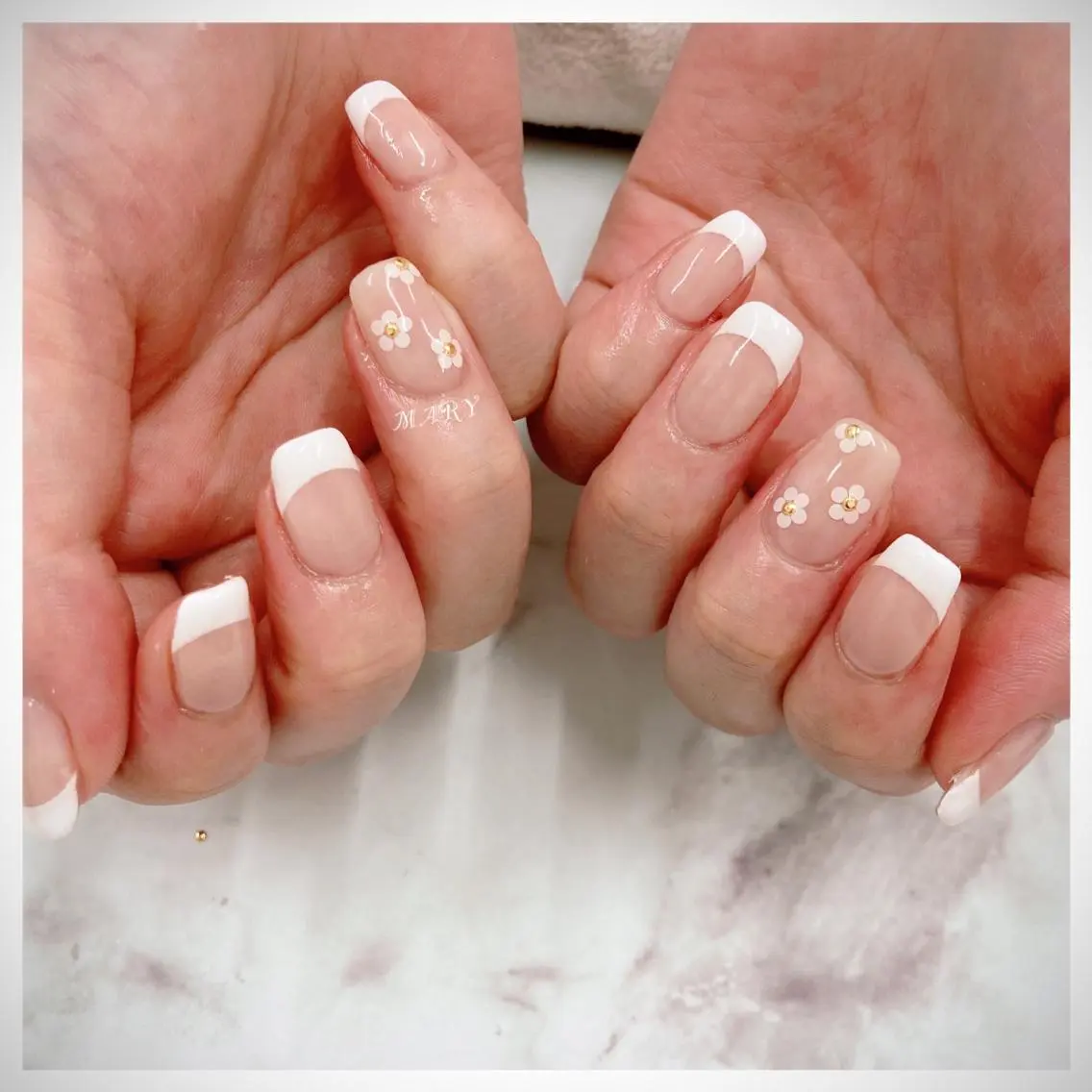 ネイル フラワーネイル フレンチネイル ニュアンスネイル オフィスネイル スクエアネイル ハンドネイル Mary nail .narumiのネイルデザイン