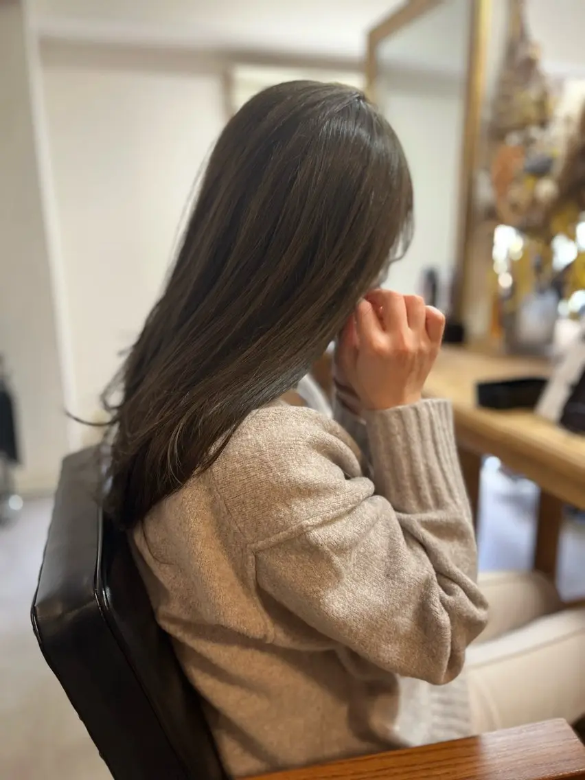 ロング カット ヘアカラー トリートメント ヘアセット 縮毛矯正✨グレー ジュカラー✨MOEのヘアスタイル