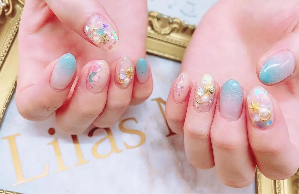 ネイル オーロラネイル ブルー ジェルネイル ハードジェル キラキラネイル Lilas Nailのネイルデザイン