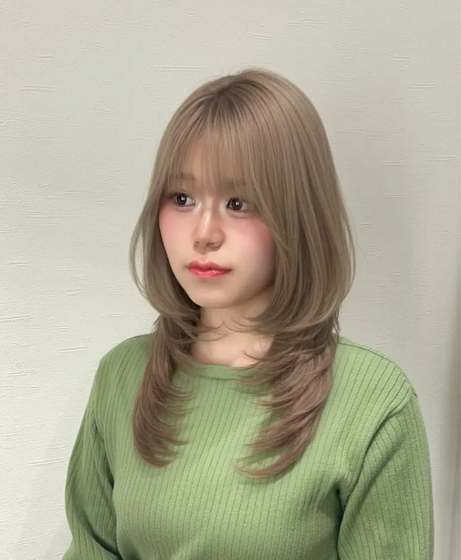 セミロング ヘアカラー こはる.⋆𝜗𝜚／ 谷町／縮毛矯正のヘアスタイル