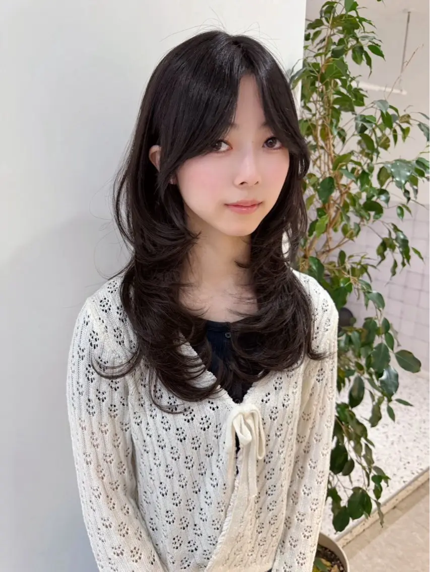 ロング カラー ブラウンカラー ダークブラウン くびれヘア 韓国風ヘア レイヤーカット ヘアカラー トリートメント ハイトーン/縮毛矯正 AO俊介🌐のヘアスタイル