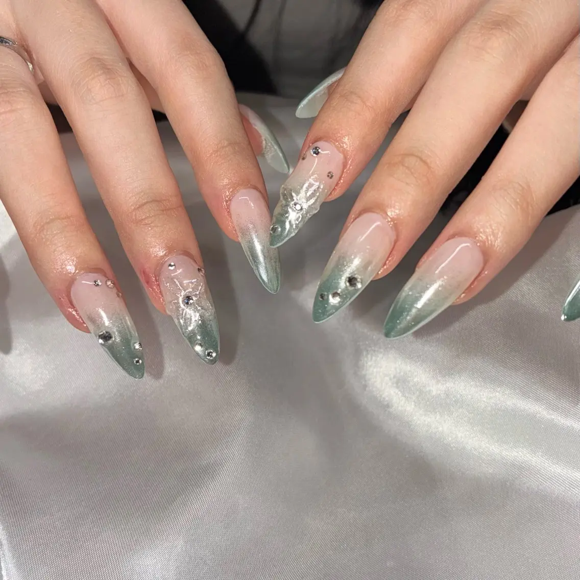 ネイル ミラーネイル ハンドネイル Nail ヌシん家 AKANEのネイルデザイン