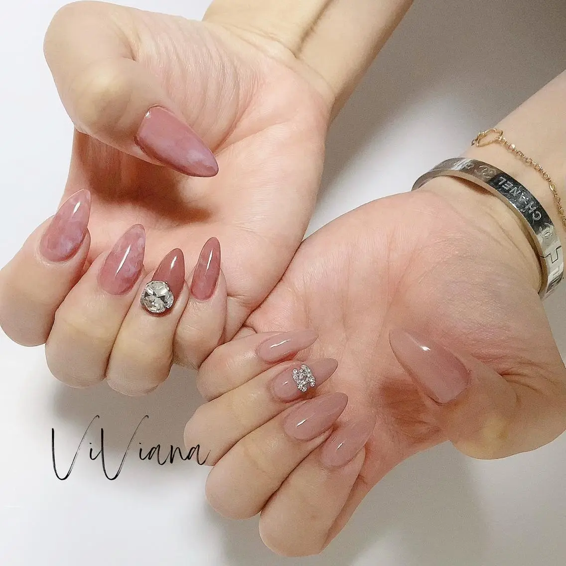 ネイル ストーンネイル ハンドネイル ViViana ヴィヴィアナのネイルデザイン