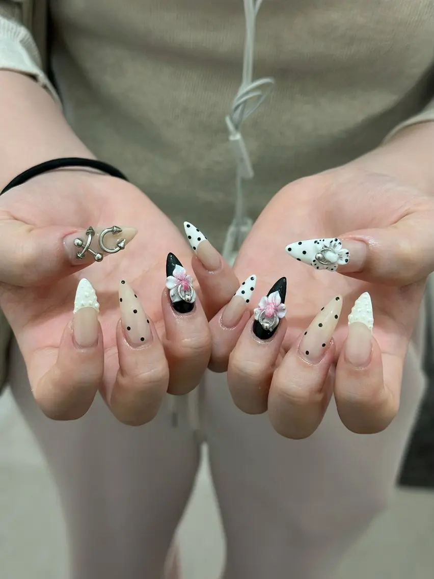ネイル チークネイル ドット フレンチネイル グラデーション ハート ハンドネイル ハンドケア Eli Muse 新宿ネイルのネイルデザイン