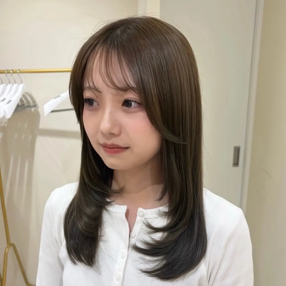 セミロング レイヤーカット カット ヘアカラー オリーブカラー🍐/ 韓国レイヤー/toaのヘアスタイル
