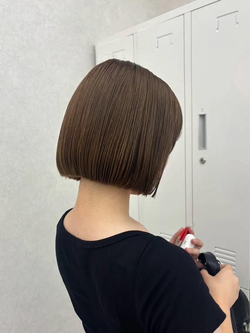 ショート カラー 🧸柔らかベージュ/ 顔周りレイヤー/ミクのヘアスタイル