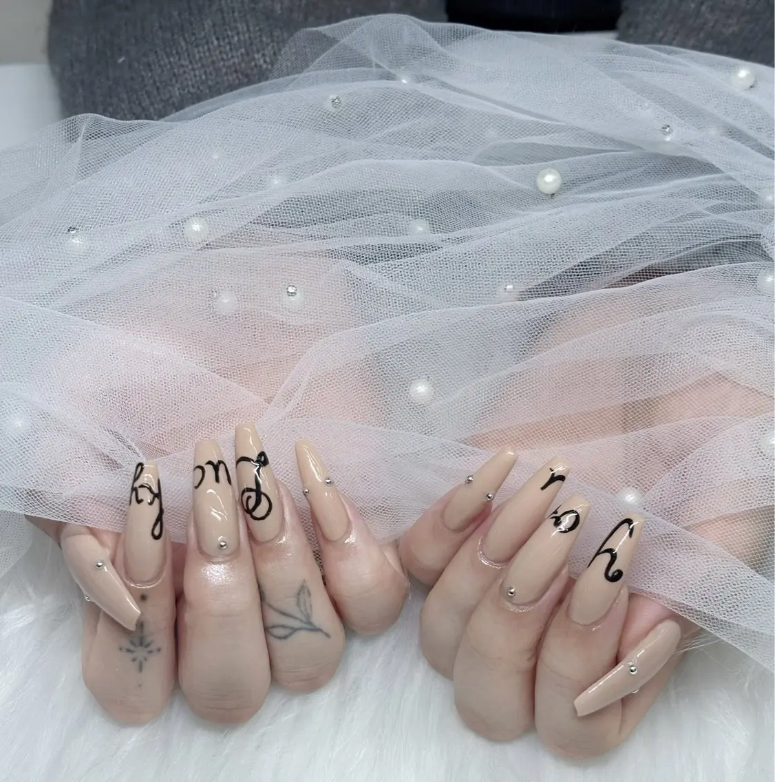 ネイル 韓国ネイル マグネットネイル 持ち込み ハンドネイル ハンドケア Mika nail_Royalのネイルデザイン