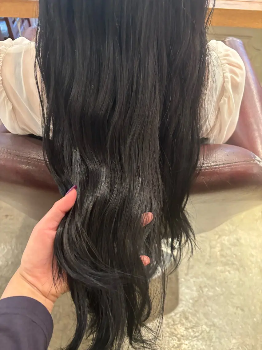 ロング カラー 黒髪 ブルーカラー ブルーブラック 髪質改善カラー ベージュ🤎YUMEのヘアスタイル