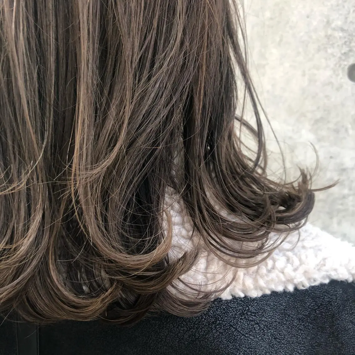 ミディアム カラー 透明感カラー グレージュ ハイライトカラー ハイライト やまさきえりこ ニュアンスパーマのヘアスタイル