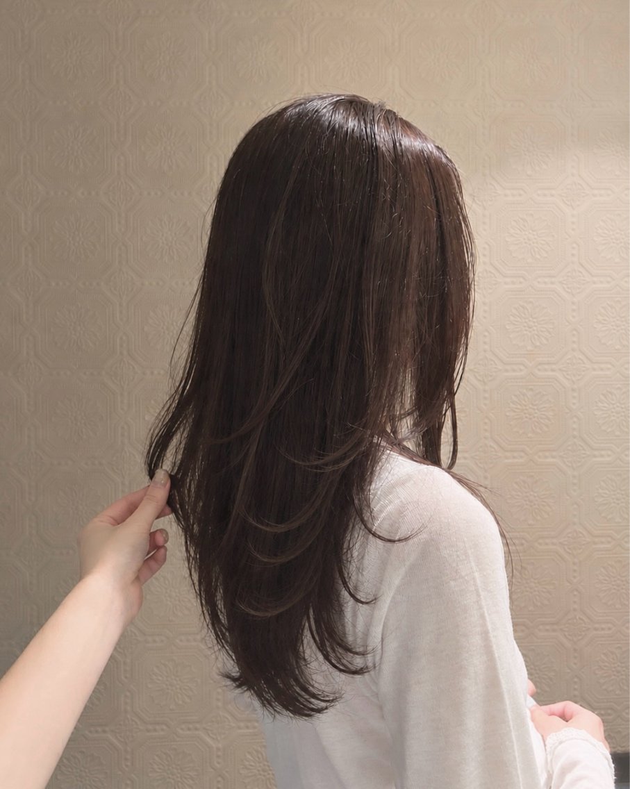 ロング コトノ/レイヤー /透明感カラーのヘアスタイル
