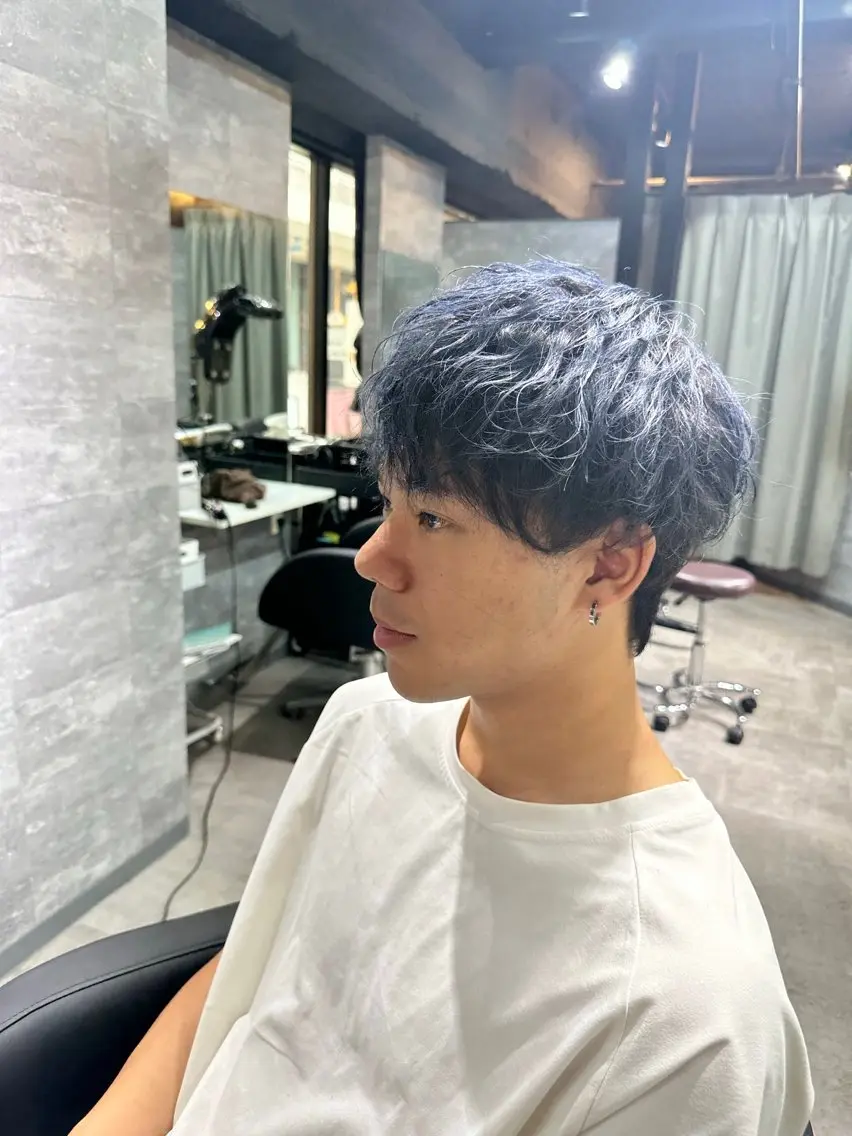 ミディアム ミディアムパーマ くせ毛 外国人風カラー ハイライト レイヤーカット 師藤 達也のヘアスタイル