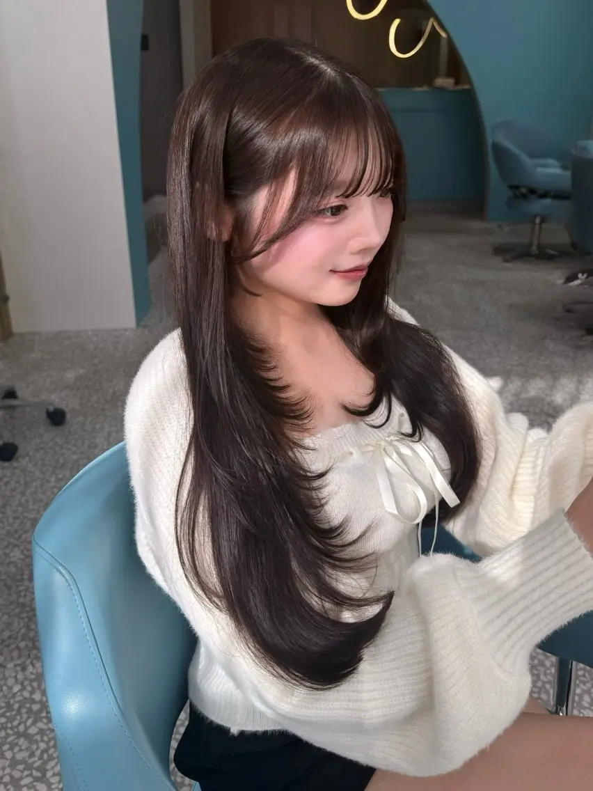 ロング くびれヘア 顔まわりレイヤー 顔周りカット 髪質改善 ヨシンモリ カット ヘアセット 🤍ブリーチなしカラ ー/riri🤍のヘアスタイル