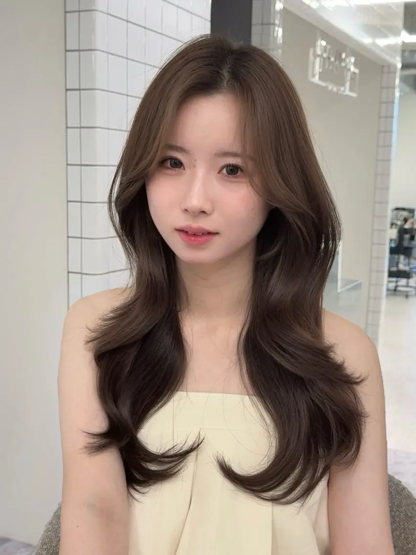 ロング カラー 透明感カラー グレージュ ハイレイヤー レイヤーカット ロング カット ヘアカラー トリートメント 韓国ヘア/レイヤー カット SAKURAのヘアスタイル