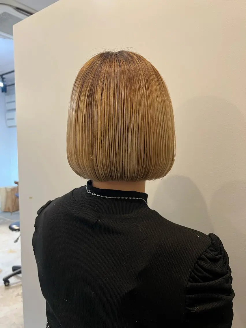 ショート あやの/レイヤー /ベージュカラーのヘアスタイル