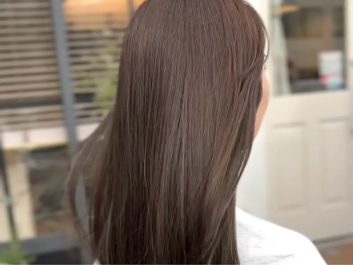 セミロング カラー ブラウンカラー ココアブラウン カット ヘアカラー 小川 泉美のヘアスタイル