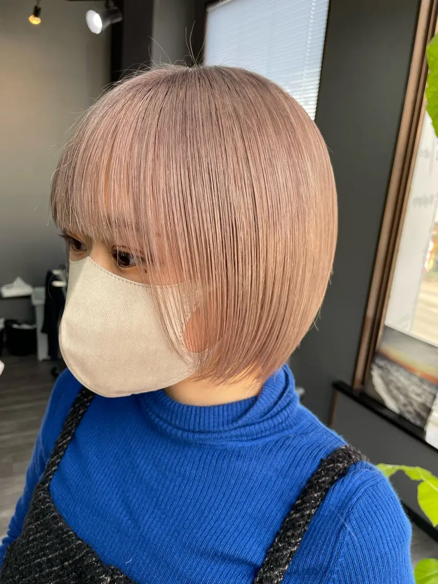 ショート カラー ブリーチ オノ アカネのヘアスタイル