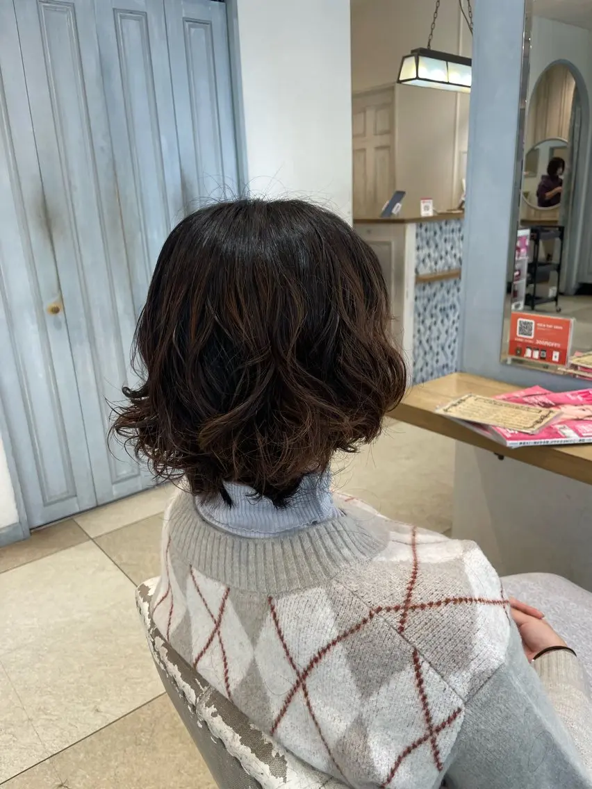 ショート パーマ ウルフカット カット パーマ トリートメント 立川・くびれミディ 旬なデザインカラーのヘアスタイル
