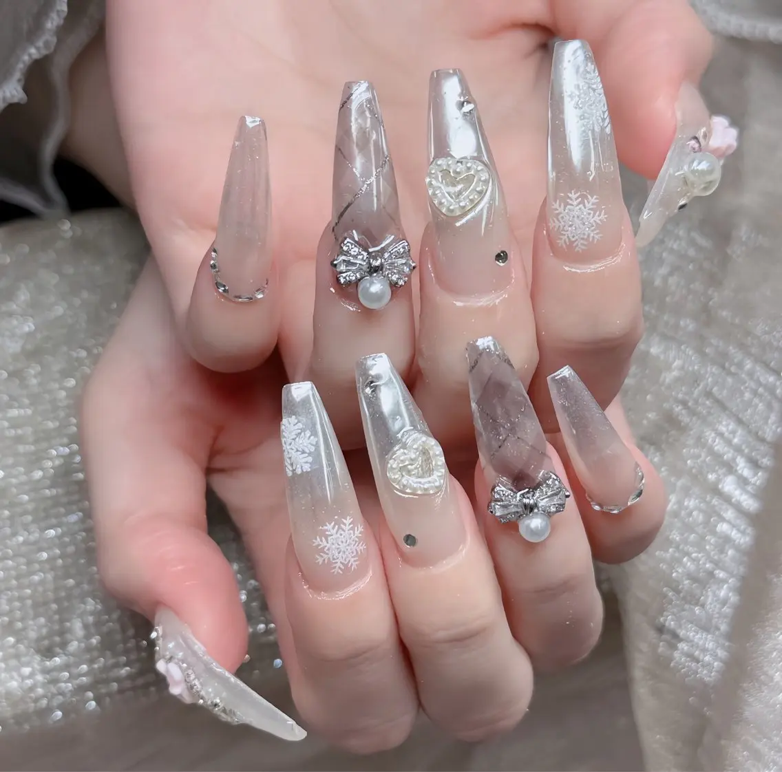 ネイル フレンチネイル ジェルネイル ガラスフレンチ ハロウィン ハート ハンドネイル H.baby Nail Salonのネイルデザイン