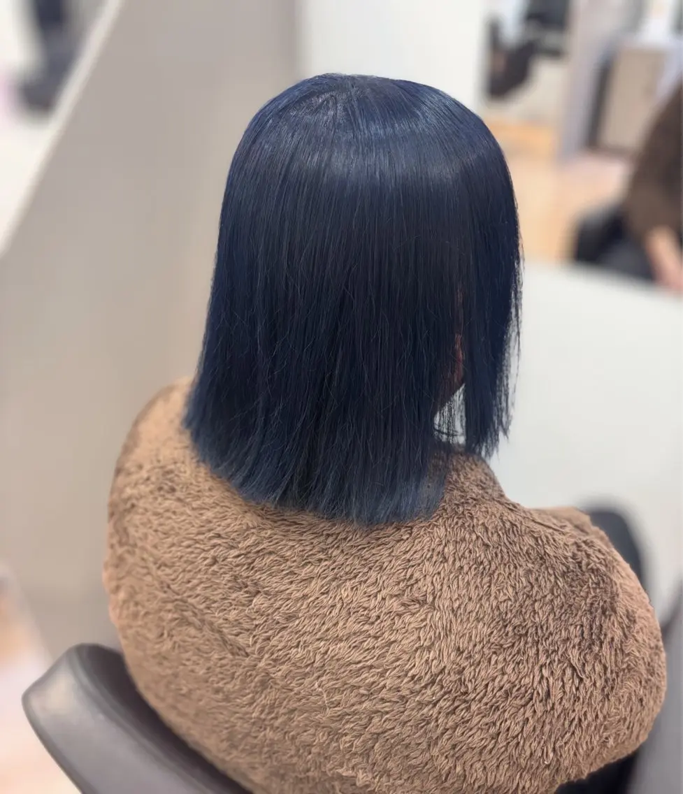 ショート カラー ブリーチ ネイビーカラー カット ヘアカラー The Ect Q'n🍑MOMOのヘアスタイル