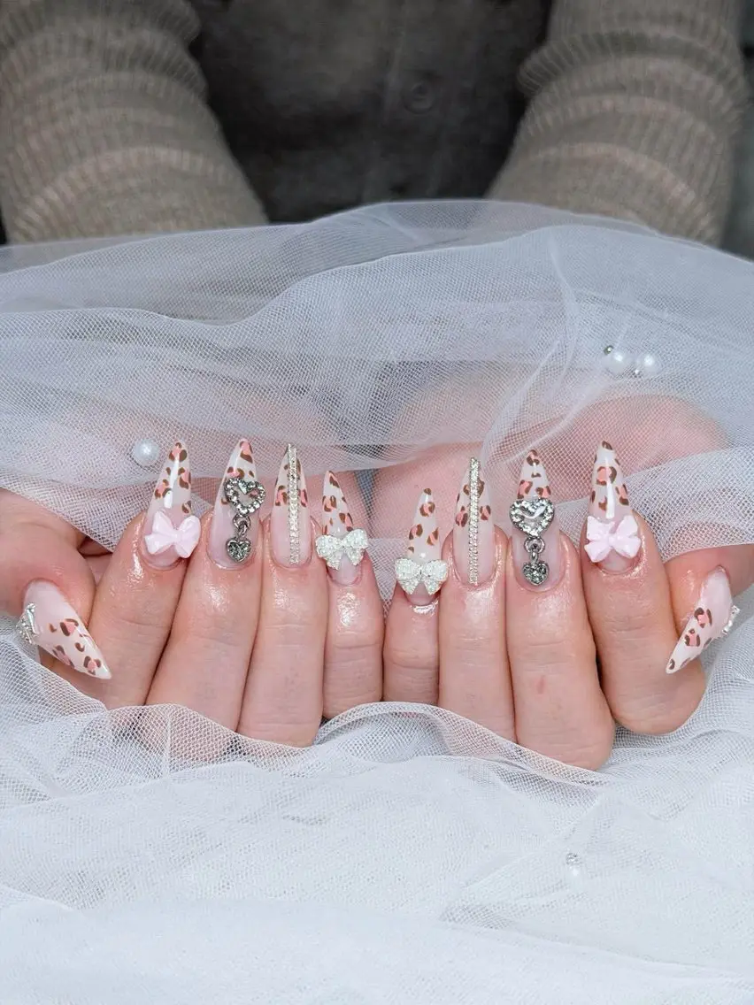 ネイル チークネイル ドット フレンチネイル グラデーション ハート ハンドネイル Julli NailStudioのネイルデザイン